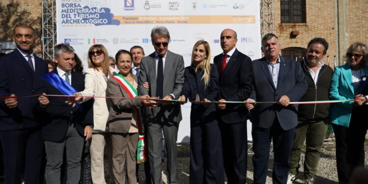 Taglio del nastro per la Borsa Mediterranea del Turismo Archeologico a Capaccio Paestum