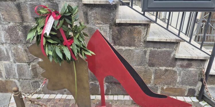 Castel San Lorenzo, contro il femminicidio una corona d’alloro per Giulia Cecchettin