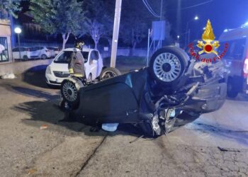 Incidente nella notte a Giffoni: un giovane rimane incastrato tra le lamiere. E’ grave