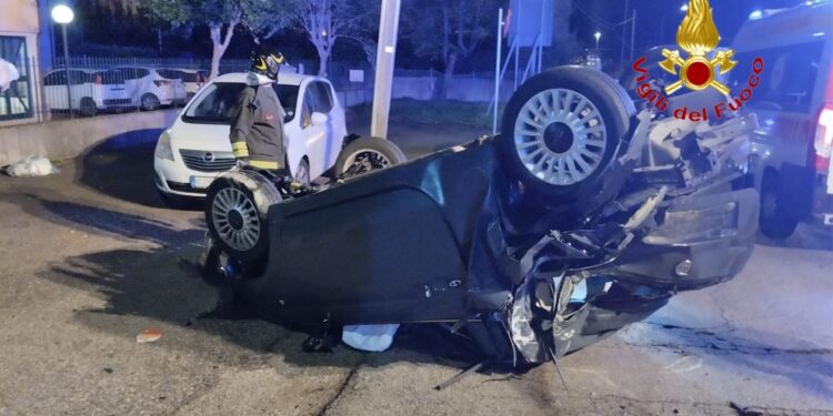 Incidente nella notte a Giffoni: un giovane rimane incastrato tra le lamiere. E’ grave