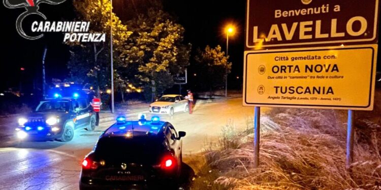 Aggredisce l’ex e le danneggia l’auto. Uomo di Lavello arrestato