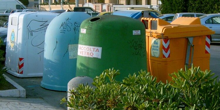 La Campania (e Salerno su tutti) migliora nella gestione dei rifiuti: i dati dell’Osservatorio regionale