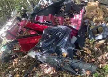 Disastro ambientale sulla Sp 129 a Cava de’ Tirreni. Tra i rifiuti anche dell’amianto e un’auto