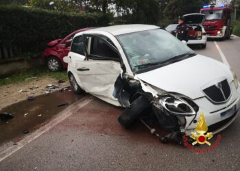 Scontro tra due auto ad Olevano sul Tusciano: un morto ed un ferito