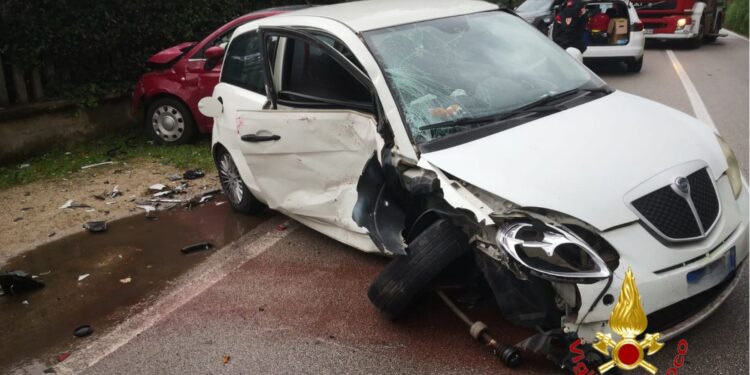 Scontro tra due auto ad Olevano sul Tusciano: un morto ed un ferito