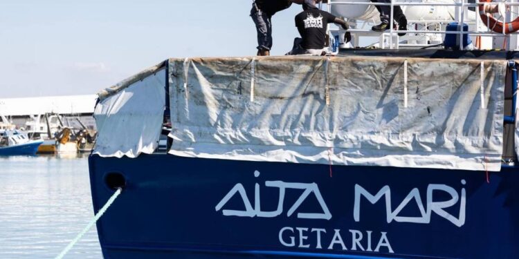 In arrivo a Salerno la nave Aita Mari con a bordo 37 siriani