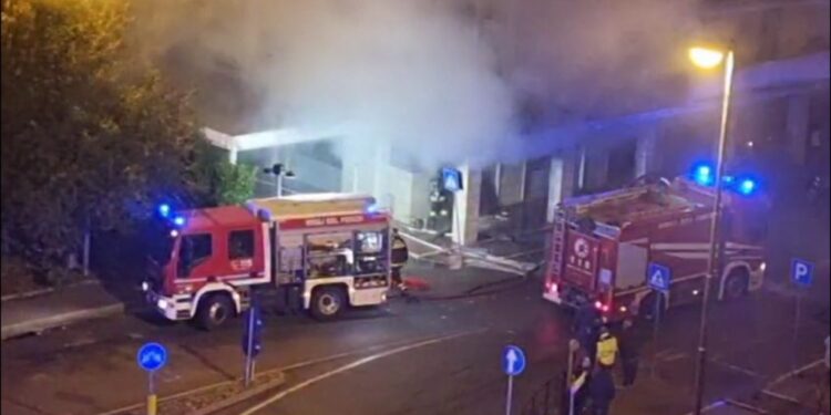 Incendio dopo esplosione in un ex ristorante a Potenza. Indaga la Polizia