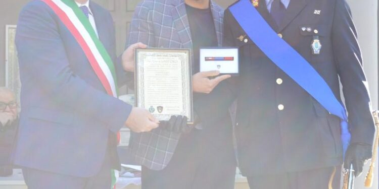 Il Comune di Polla consegna gli encomi agli agenti della Polizia locale “per il senso di dovere dimostrato durante il Covid”