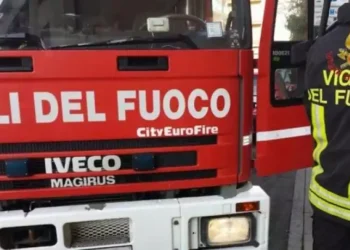 Paura a Brienza: incendio avvolge un’abitazione