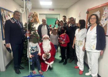 Un pensiero per i bimbi della pediatria di Polla: la visita dei Carabinieri di Sala Consilina e dell’ANC di Caggiano