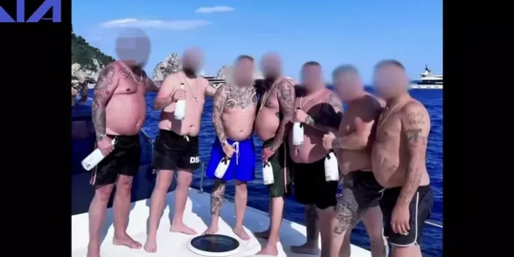 Il clan degli scissionisti “educa” giovani all’estorsione: 53 arresti a Napoli