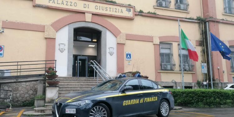 Sequestrato a Pagani un opificio che produceva articoli natalizi contraffatti