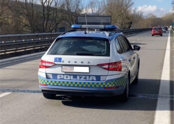 Contromano sul raccordo Sicignano-Potenza: provvidenziale intervento della Polizia di Stato. Evitata la tragedia