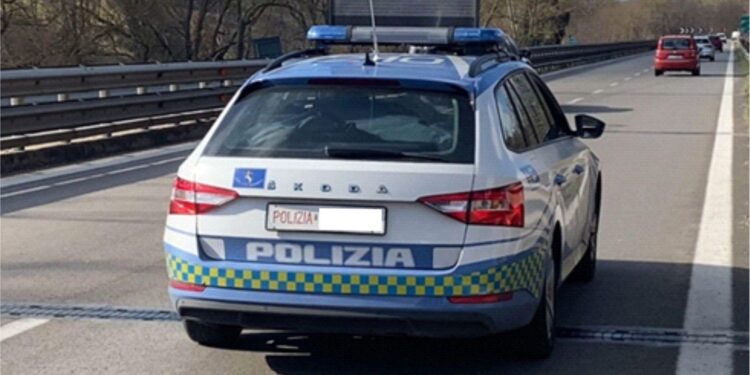 Contromano sul raccordo Sicignano-Potenza: provvidenziale intervento della Polizia di Stato. Evitata la tragedia
