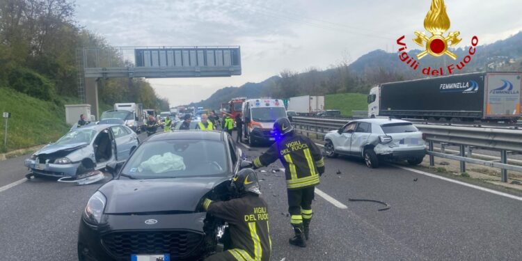 Incidente sull’A2 a Fratte: quattro feriti, uno è grave