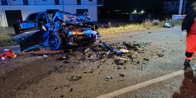 Scontro frontale tra due auto ad Atena Lucana. Sono sei i feriti