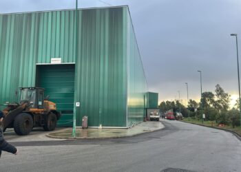 Incendio al deposito di Salerno Pulita: in corso le indagini