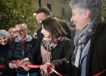 Inaugurata la pista di pattinaggio a Sala Consilina. Aperta fino al 7 gennaio