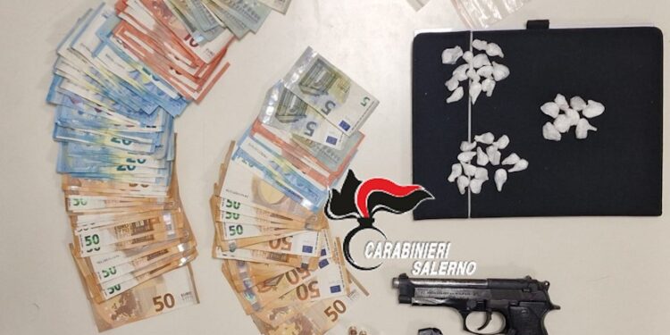 Mamma trovata con la droga e il figlio con un’arma: nei guai a Sant’Egidio del Monte Albino
