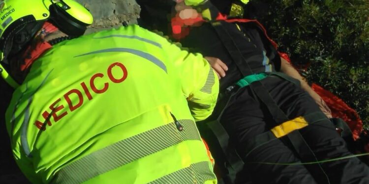 Escursionista si sente male mentre percorre il sentiero di Pietrasanta, salvato dal soccorso alpino