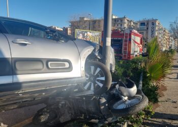 Scontro tra auto e scooter sul lungomare Marconi a Salerno