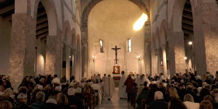 “Un Giubileo di Speranza”: apertura della Porta Santa a Salerno