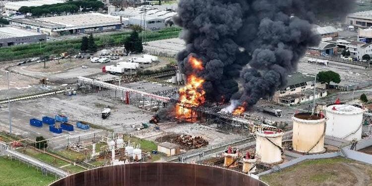 Esplosione impianto Eni in Toscana: un operaio lucano gravemente ferito ed un altro disperso