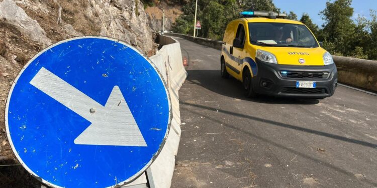 Senso unico alternato sulla SS163 “Amalfitana” a Vietri sul Mare per dissesto strutturale