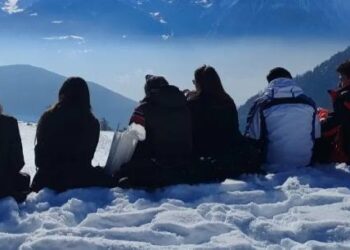 Il meraviglioso Cervati imbiancato incanta i turisti. Emozioni per la ciaspolata con Pasquale Amoroso