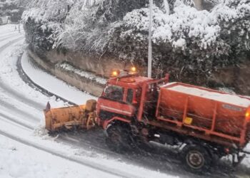 Neve a Caggiano, in azione i mezzi spargisale