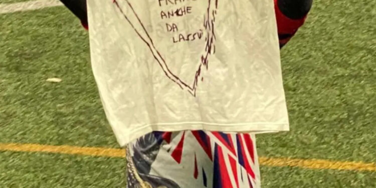 Tributo della squadra di calcio di Auletta a Francesco Morriello dopo la doppietta del Capitano Montoro