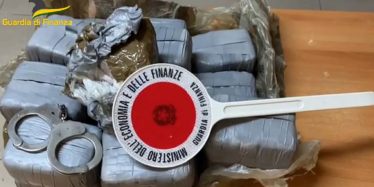 Traffico di droga tra Italia e Spagna. Sequestrati 300 kg di droga: arresti anche nel salernitano