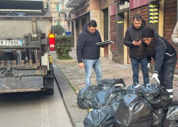 A Salerno la lotta ai sacchi neri per il conferimento dei rifiuti: sanzionate alcune attività