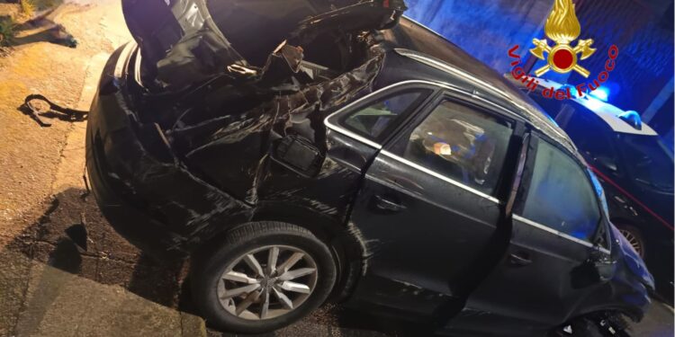 Un’auto distrugge una ringhiera a Cava de’ Tirreni. Un’altra vettura contro un cabina del gas a Sala Consilina