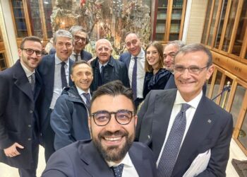 La maggioranza si compatta con De Luca per il terzo mandato: “Fiducia nella Consulta”
