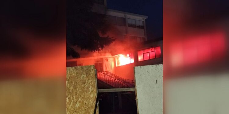 Incendio nel liceo Duni di Matera. Fiamme nelle aule non utilizzate