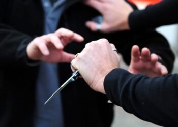 Giovane accoltellato sul lungomare di Salerno: preso l’aggressore