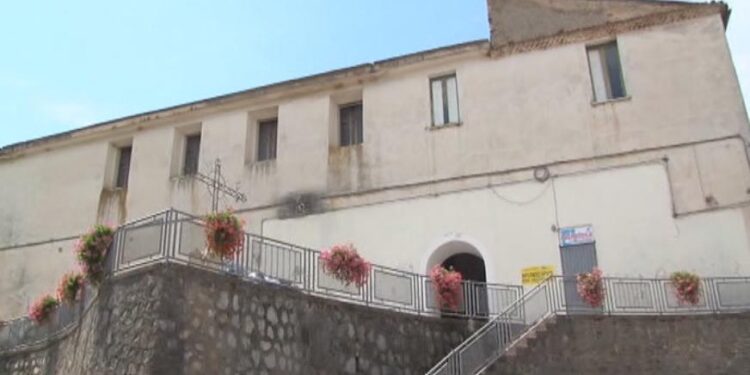 Il monastero di Vibonati è di proprietà del Comune. Il Tribunale “boccia” la Chiesa