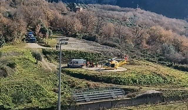 Donna accusa malore a Roscigno, necessario l’arrivo dell’elisoccorso