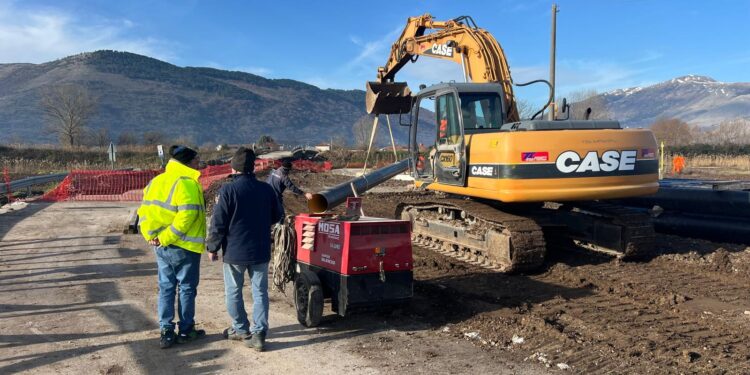 Proseguono i lavori sul ponte di Caiazzano. Consac in azione. Vittorio Esposito: “Siamo a buon punto”