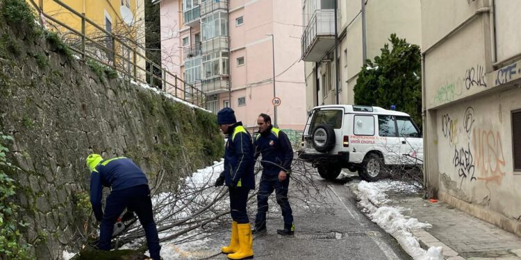 Emergenza neve. Sospese le attività didattiche nelle scuole di Potenza. Riprendono all’Unibas