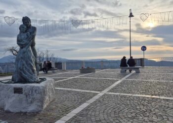 Trentinara “borgo dell’amore” con la via e la terrazza degli innamorati