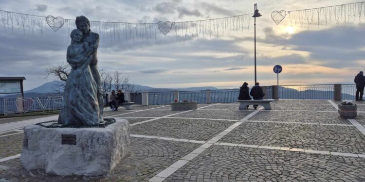 Trentinara “borgo dell’amore” con la via e la terrazza degli innamorati