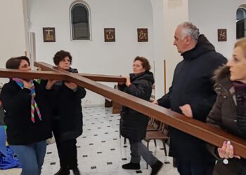 La Croce Giubilare fa tappa a Polla. Questa sera il pellegrinaggio al Calvario
