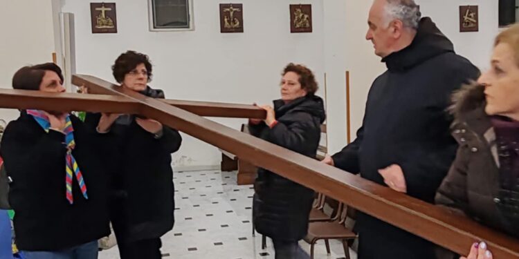 La Croce Giubilare fa tappa a Polla. Questa sera il pellegrinaggio al Calvario
