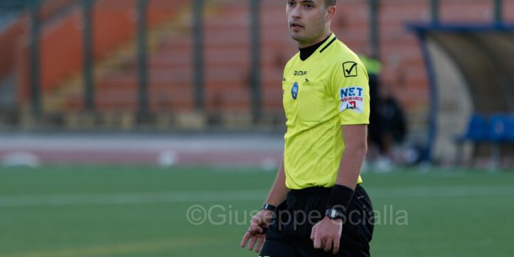 Gerardo Rosa arbitro alla Elite Neon Cup: un traguardo internazionale per la Sezione “Parrella” di Sala Consilina