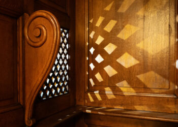 Confessava e assolveva i fedeli ma non era un prete: denunciato 44enne a Pompei