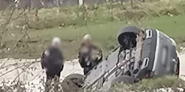 Incidente a Montesano Scalo: un’auto si ribalta in un fosso vicino ai binari della vecchia ferrovia