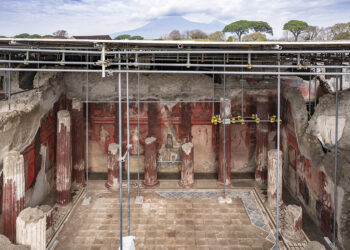 Nuova scoperta a Pompei. Emerge una sala affrescata con una rarissima “Megalografia” del I Secolo A.C.