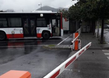 Autista di BusItalia aggredito a Salerno da un passeggero: arrestato un 27enne